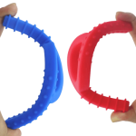 مضاغ حسي على شكل حرفي b و d، أحمر وأزرق، مصنوع من مطاط مرن آمن للأطفال